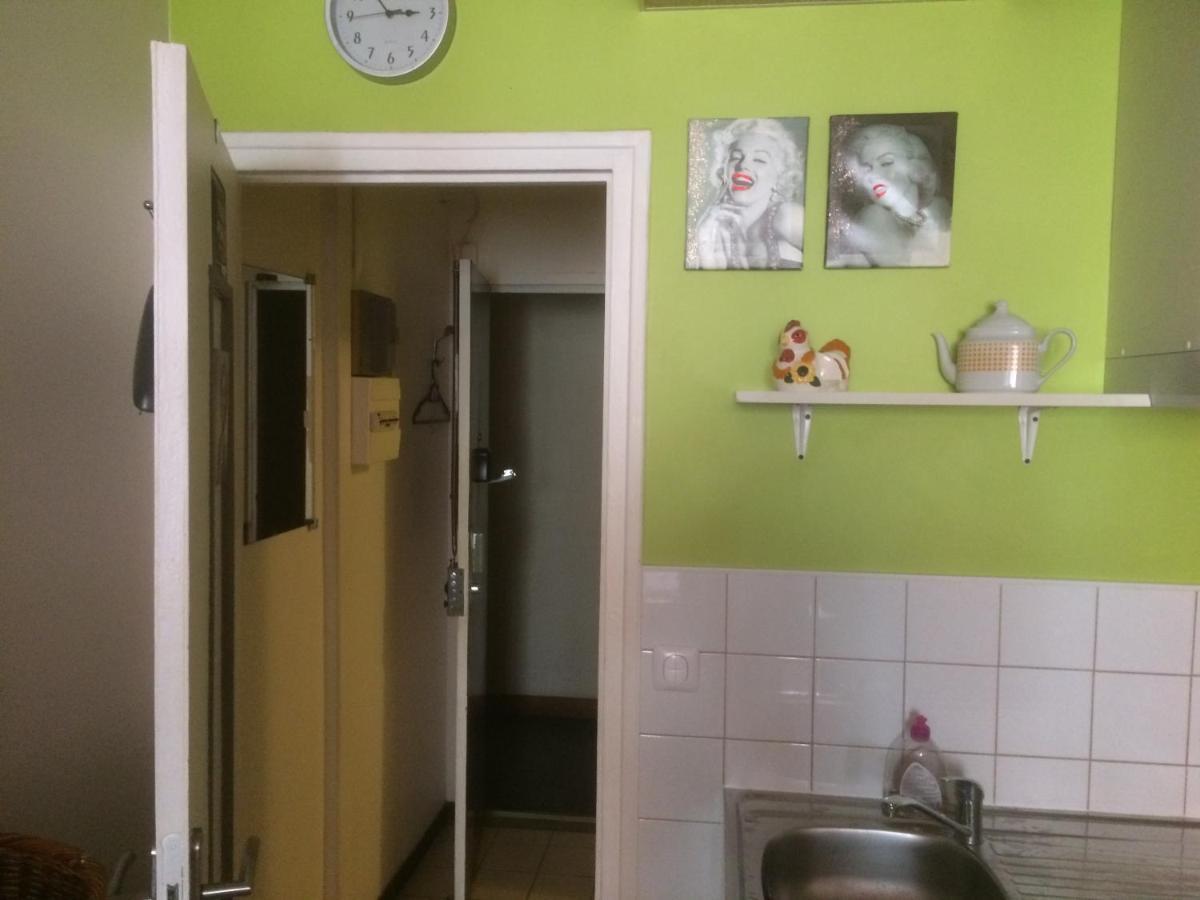 Studio Pigalle De 25 M2 - 2 Lits Simples Type Gigogne Pour 2 Personnes - Coeur Touristique De Paris - 2 Minutes De La Station Metro Pigalle ,Petit Train Vers La Butte Montmartre-Cabarets Moulin Rouge,Chez Michou-Restaurants Bouillon Pigalle,Berliner エクステリア 写真