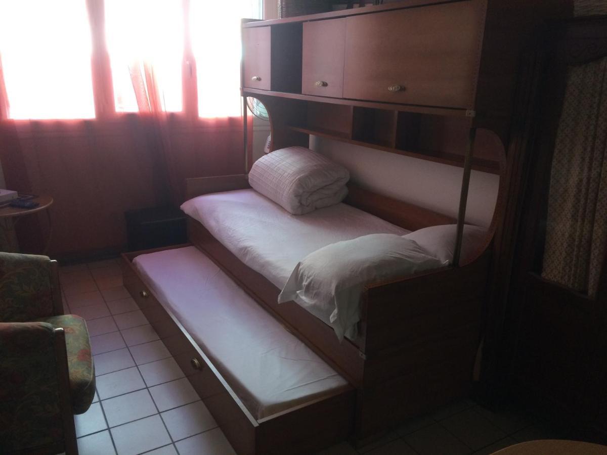 Studio Pigalle De 25 M2 - 2 Lits Simples Type Gigogne Pour 2 Personnes - Coeur Touristique De Paris - 2 Minutes De La Station Metro Pigalle ,Petit Train Vers La Butte Montmartre-Cabarets Moulin Rouge,Chez Michou-Restaurants Bouillon Pigalle,Berliner エクステリア 写真