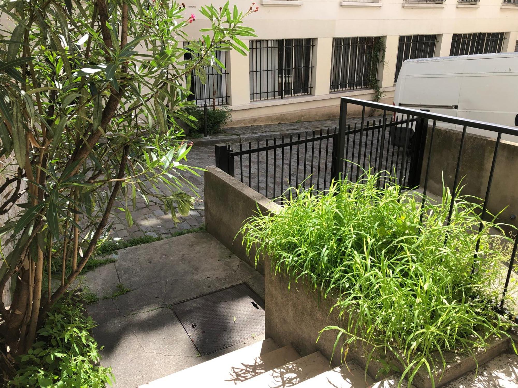 Studio Pigalle De 25 M2 - 2 Lits Simples Type Gigogne Pour 2 Personnes - Coeur Touristique De Paris - 2 Minutes De La Station Metro Pigalle ,Petit Train Vers La Butte Montmartre-Cabarets Moulin Rouge,Chez Michou-Restaurants Bouillon Pigalle,Berliner エクステリア 写真