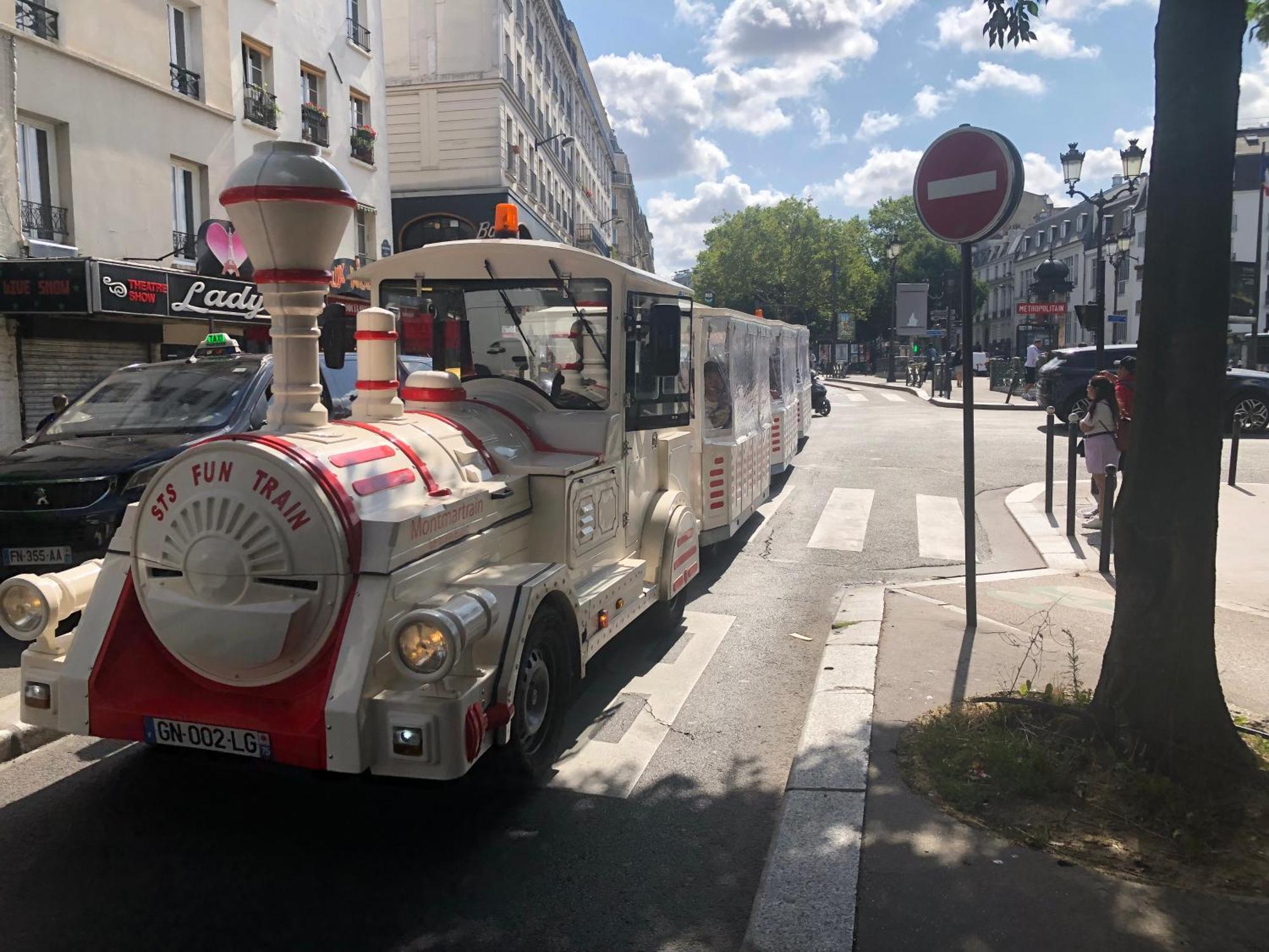 Studio Pigalle De 25 M2 - 2 Lits Simples Type Gigogne Pour 2 Personnes - Coeur Touristique De Paris - 2 Minutes De La Station Metro Pigalle ,Petit Train Vers La Butte Montmartre-Cabarets Moulin Rouge,Chez Michou-Restaurants Bouillon Pigalle,Berliner エクステリア 写真