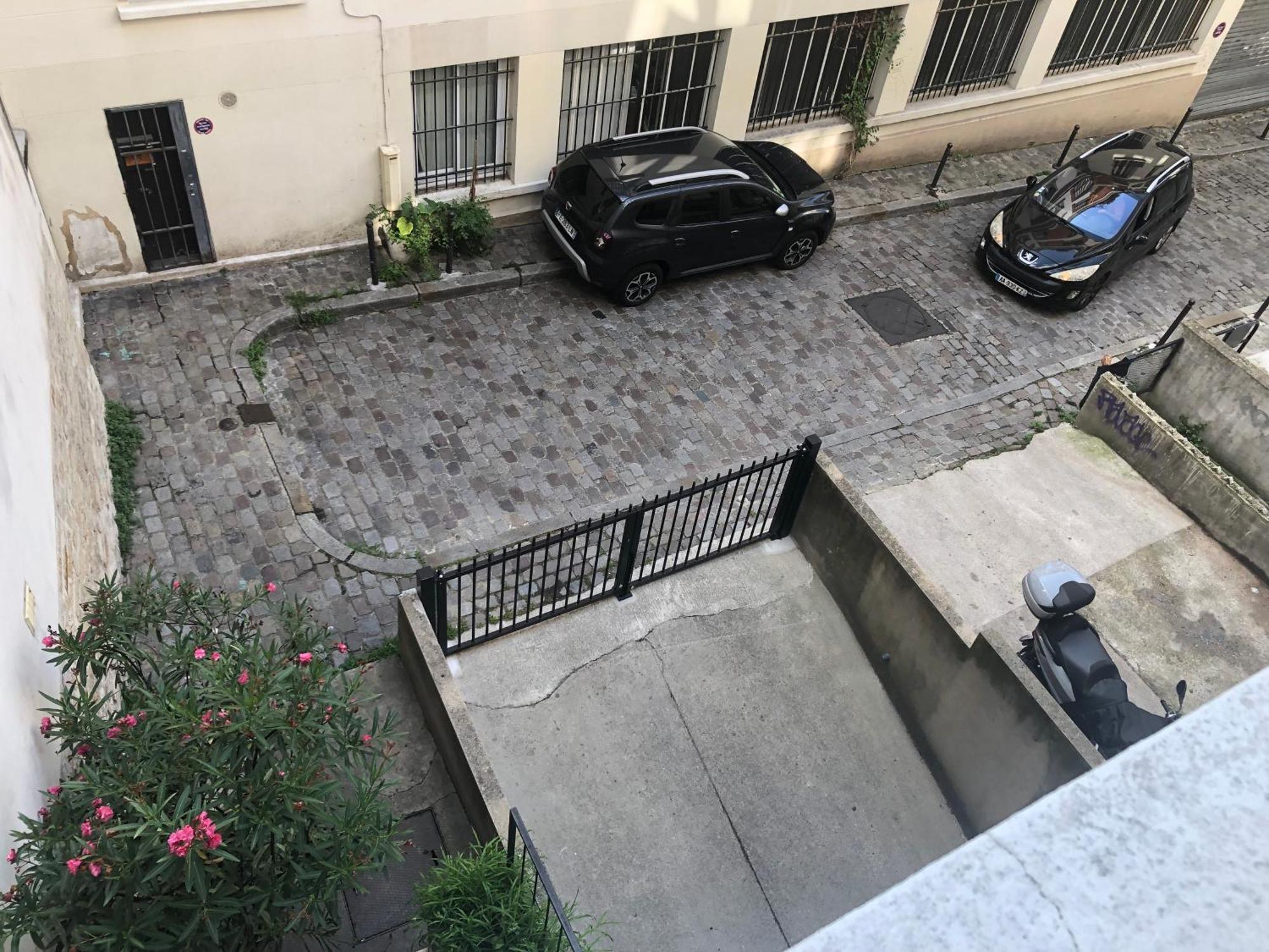 Studio Pigalle De 25 M2 - 2 Lits Simples Type Gigogne Pour 2 Personnes - Coeur Touristique De Paris - 2 Minutes De La Station Metro Pigalle ,Petit Train Vers La Butte Montmartre-Cabarets Moulin Rouge,Chez Michou-Restaurants Bouillon Pigalle,Berliner エクステリア 写真