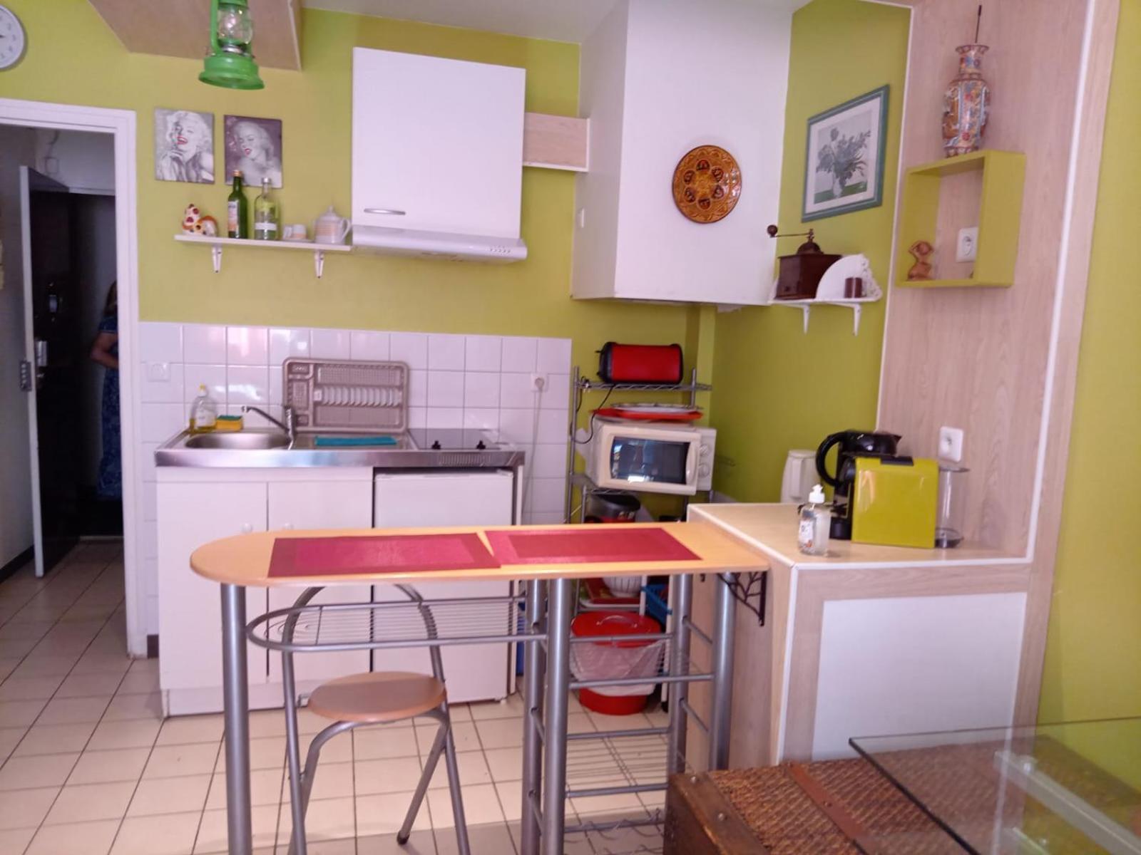 Studio Pigalle De 25 M2 - 2 Lits Simples Type Gigogne Pour 2 Personnes - Coeur Touristique De Paris - 2 Minutes De La Station Metro Pigalle ,Petit Train Vers La Butte Montmartre-Cabarets Moulin Rouge,Chez Michou-Restaurants Bouillon Pigalle,Berliner エクステリア 写真