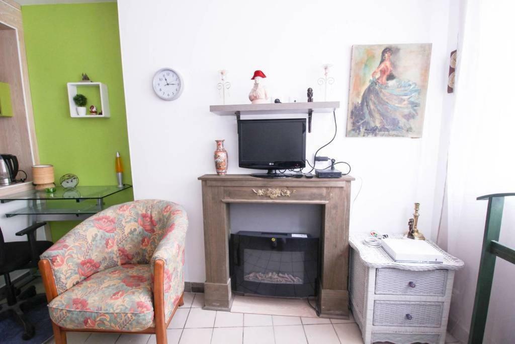 Studio Pigalle De 25 M2 - 2 Lits Simples Type Gigogne Pour 2 Personnes - Coeur Touristique De Paris - 2 Minutes De La Station Metro Pigalle ,Petit Train Vers La Butte Montmartre-Cabarets Moulin Rouge,Chez Michou-Restaurants Bouillon Pigalle,Berliner エクステリア 写真