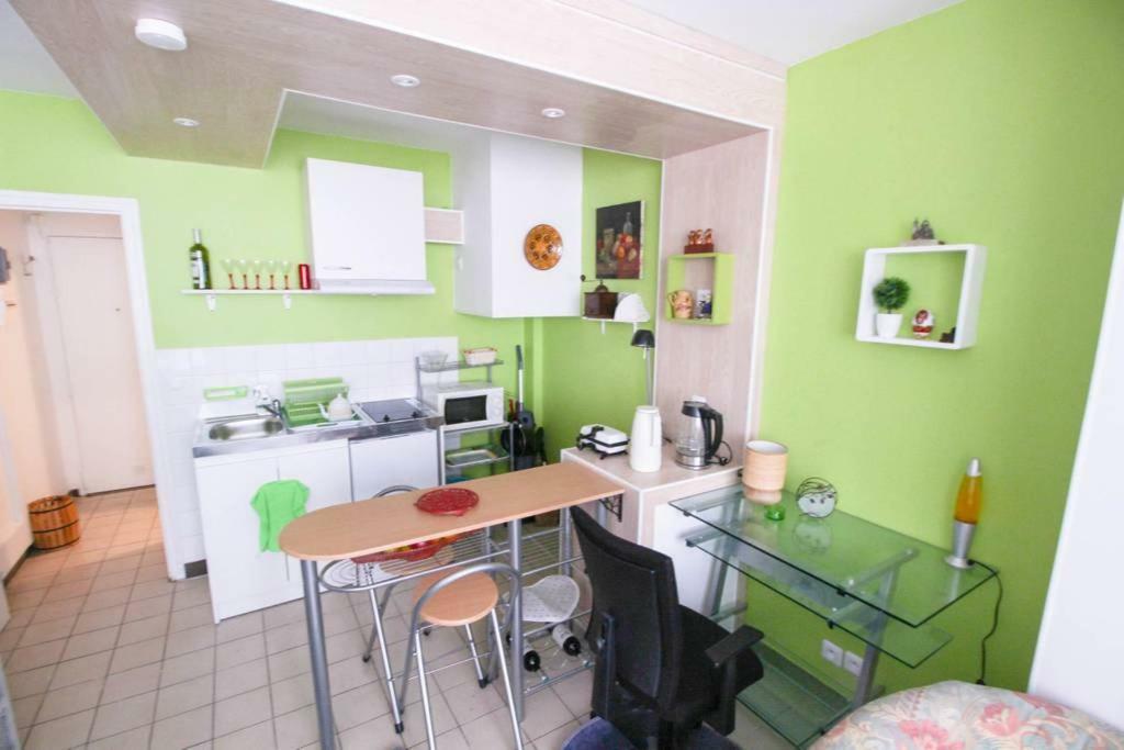 Studio Pigalle De 25 M2 - 2 Lits Simples Type Gigogne Pour 2 Personnes - Coeur Touristique De Paris - 2 Minutes De La Station Metro Pigalle ,Petit Train Vers La Butte Montmartre-Cabarets Moulin Rouge,Chez Michou-Restaurants Bouillon Pigalle,Berliner エクステリア 写真